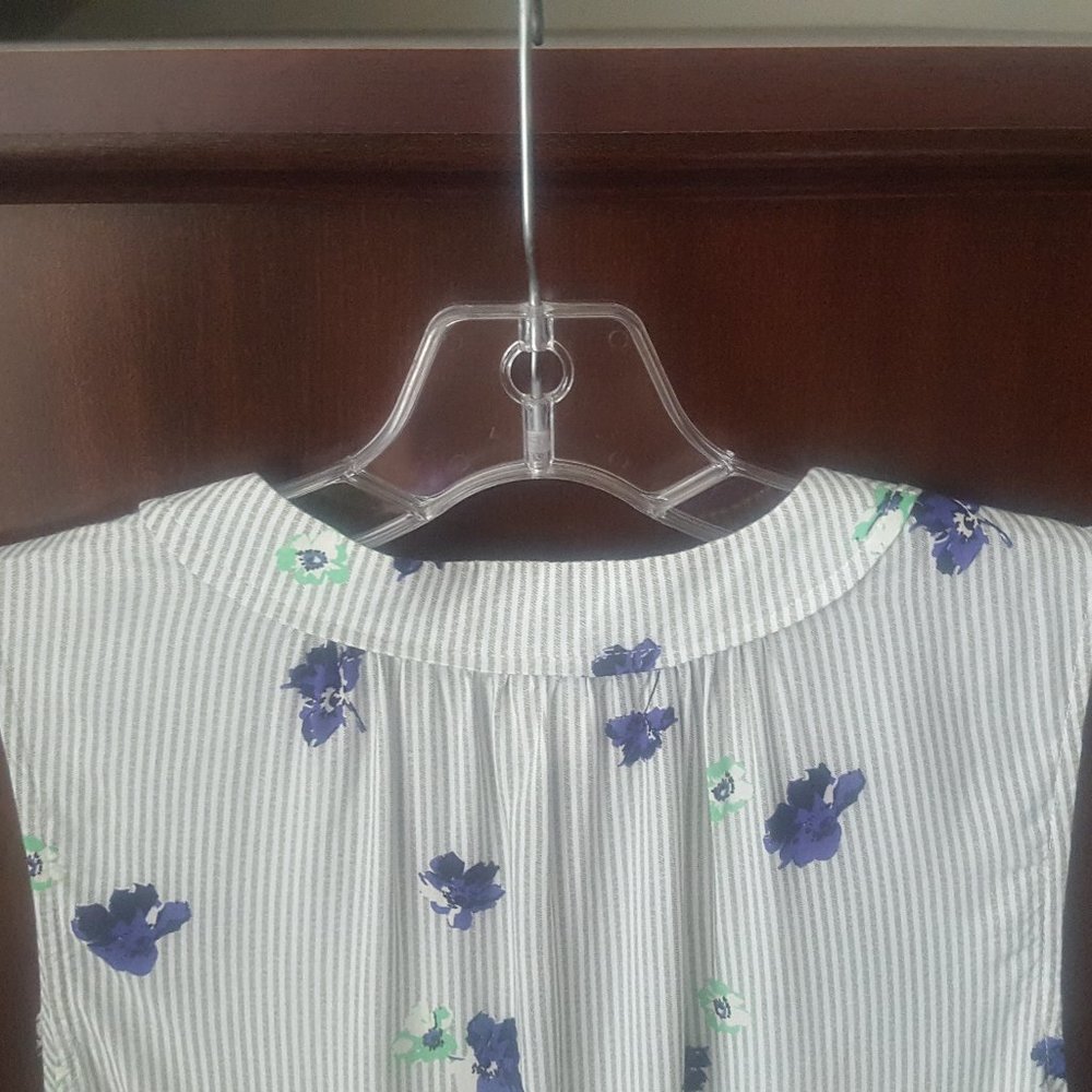 Old Navy Tie Front Summer Blouse - Picture 4 of 7